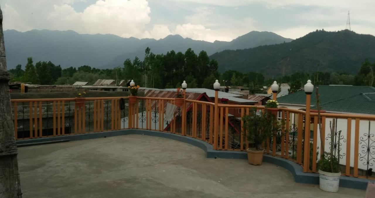 My Guest House Srīnagar Exterior foto
